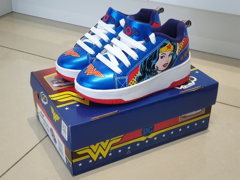 wonder woman heelys